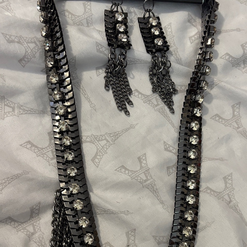 Signature Black and Silver Necklace with Earrings - Picture 2 of 4